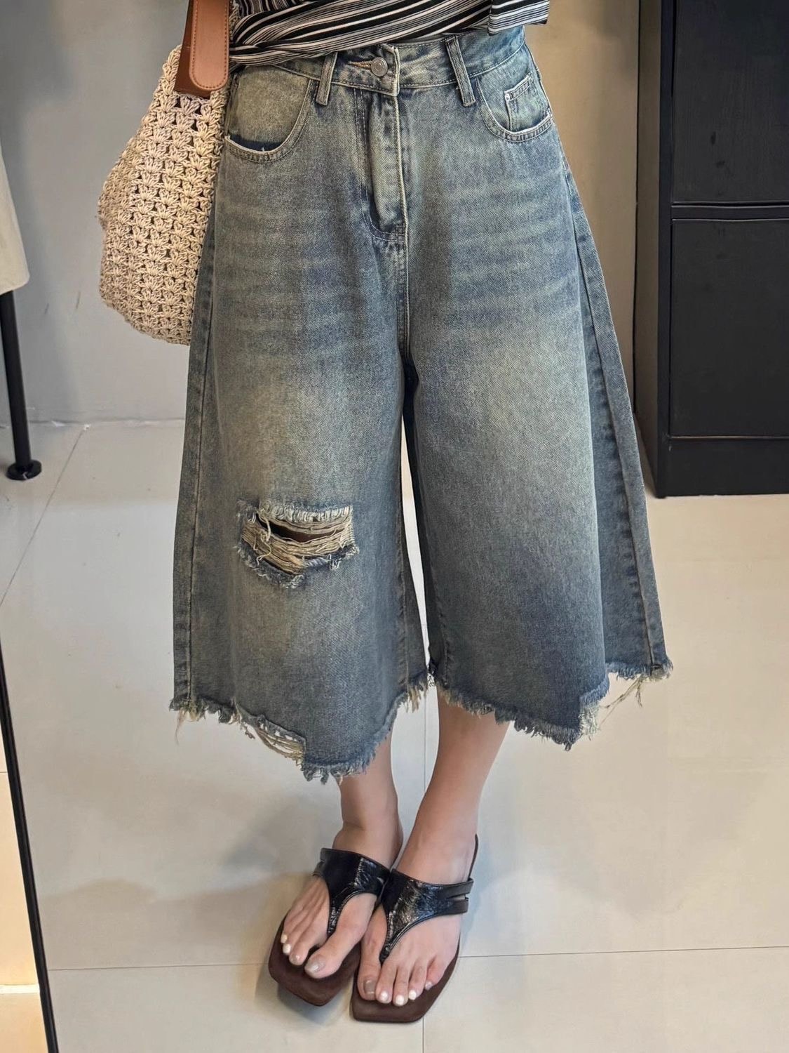 Distressed Raw-edged Cropped Denims