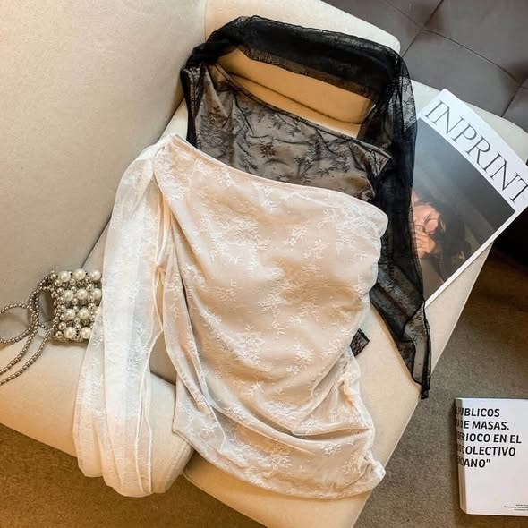 Lace No-bra Top with Neck Shawl